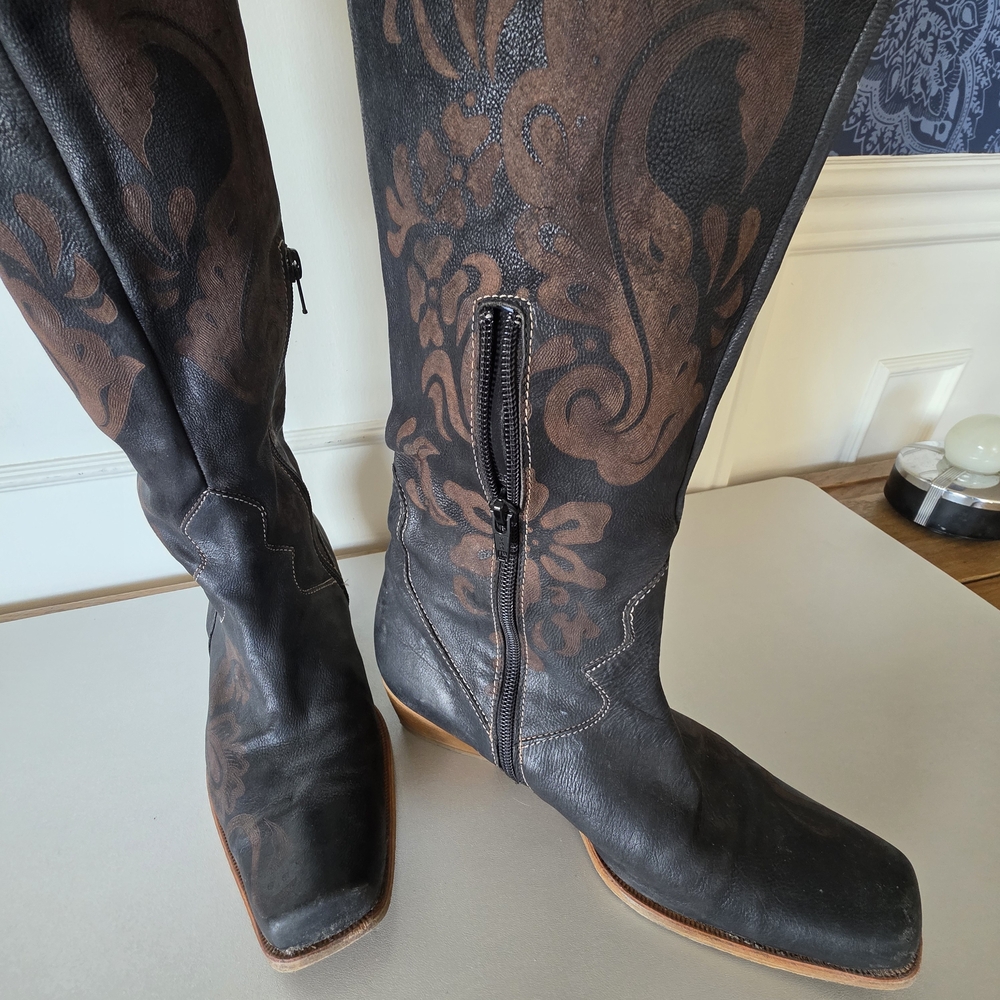Handcrafted Black and Brown Leather Cowgirl Boots - Size 37.5 - Italian, Floral - Picture 10 of 12
